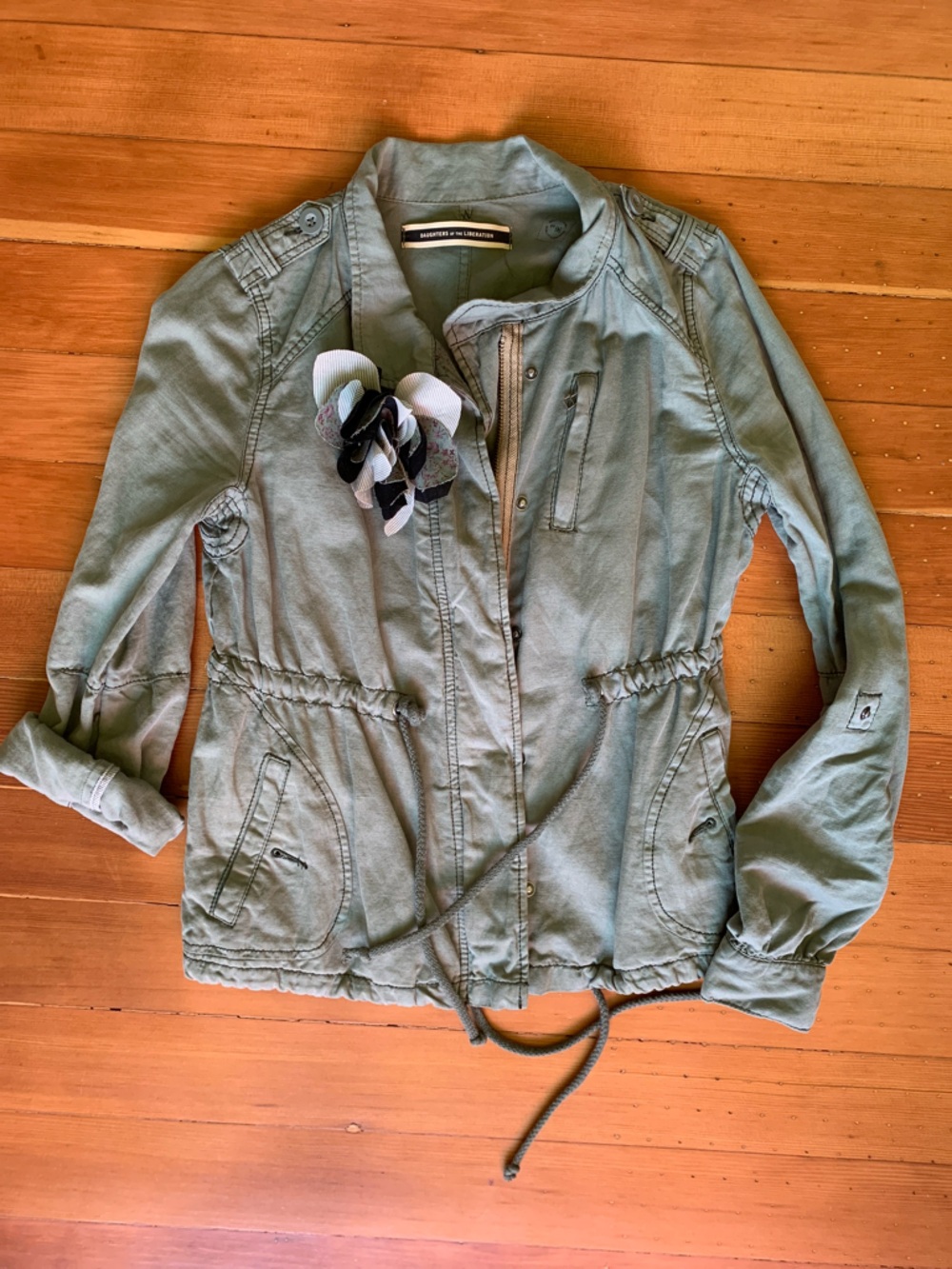 Daughters of the Liberation Olive Drawstring Utility Jacket with Floral Pin Sz 6